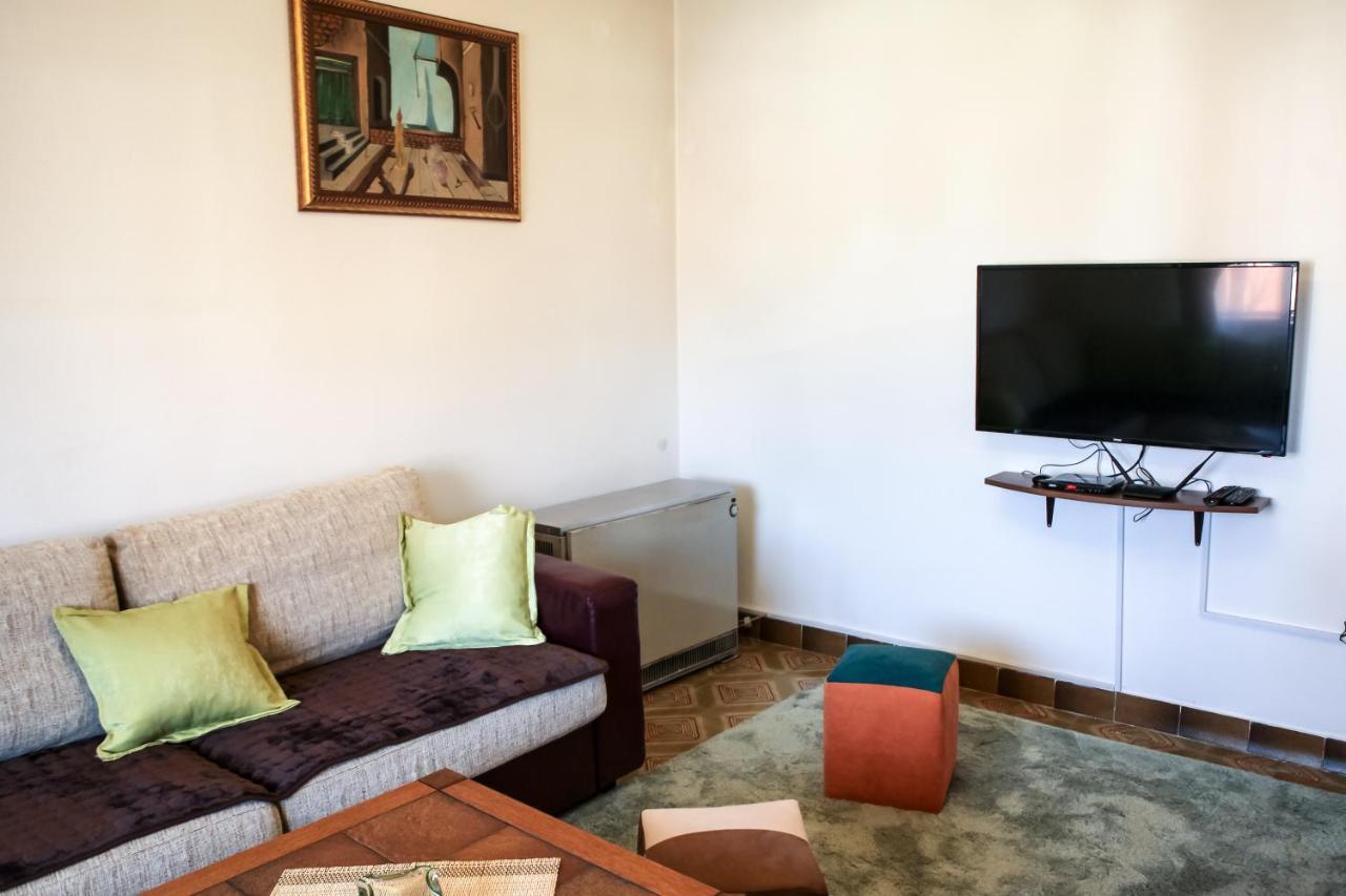 Apartment Dejan ツェティニェ エクステリア 写真